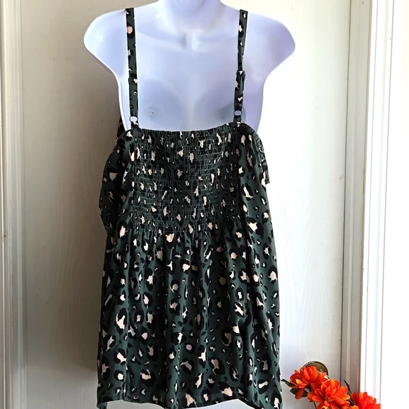 Torrid | Cami Tank/ Swing Green Leopard Top - Picture 4 of 9